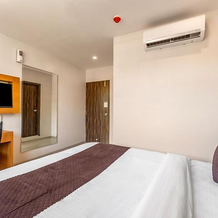 Metropolis Business Hotel ปณชี ภายนอก รูปภาพ