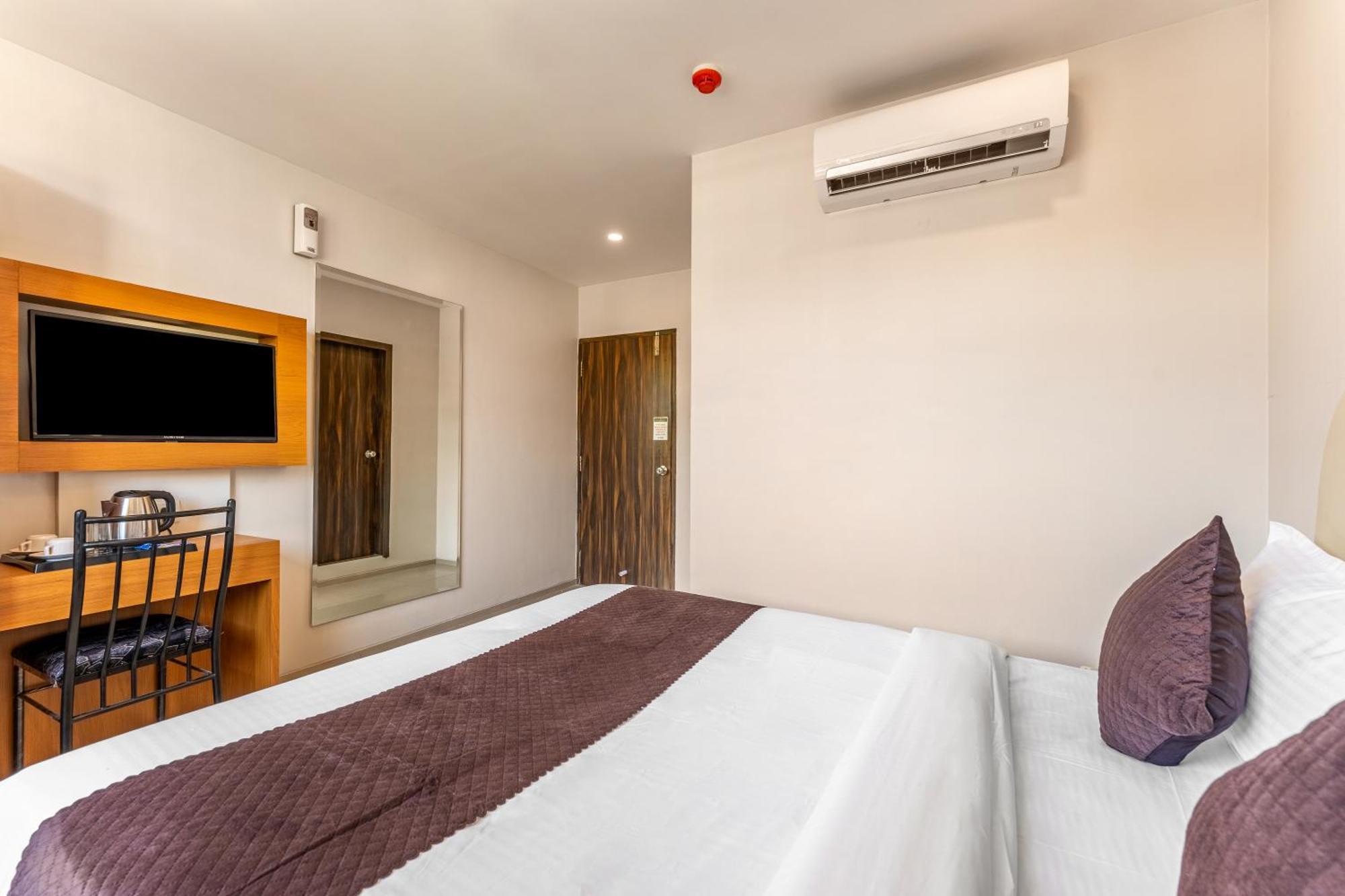 Metropolis Business Hotel ปณชี ภายนอก รูปภาพ