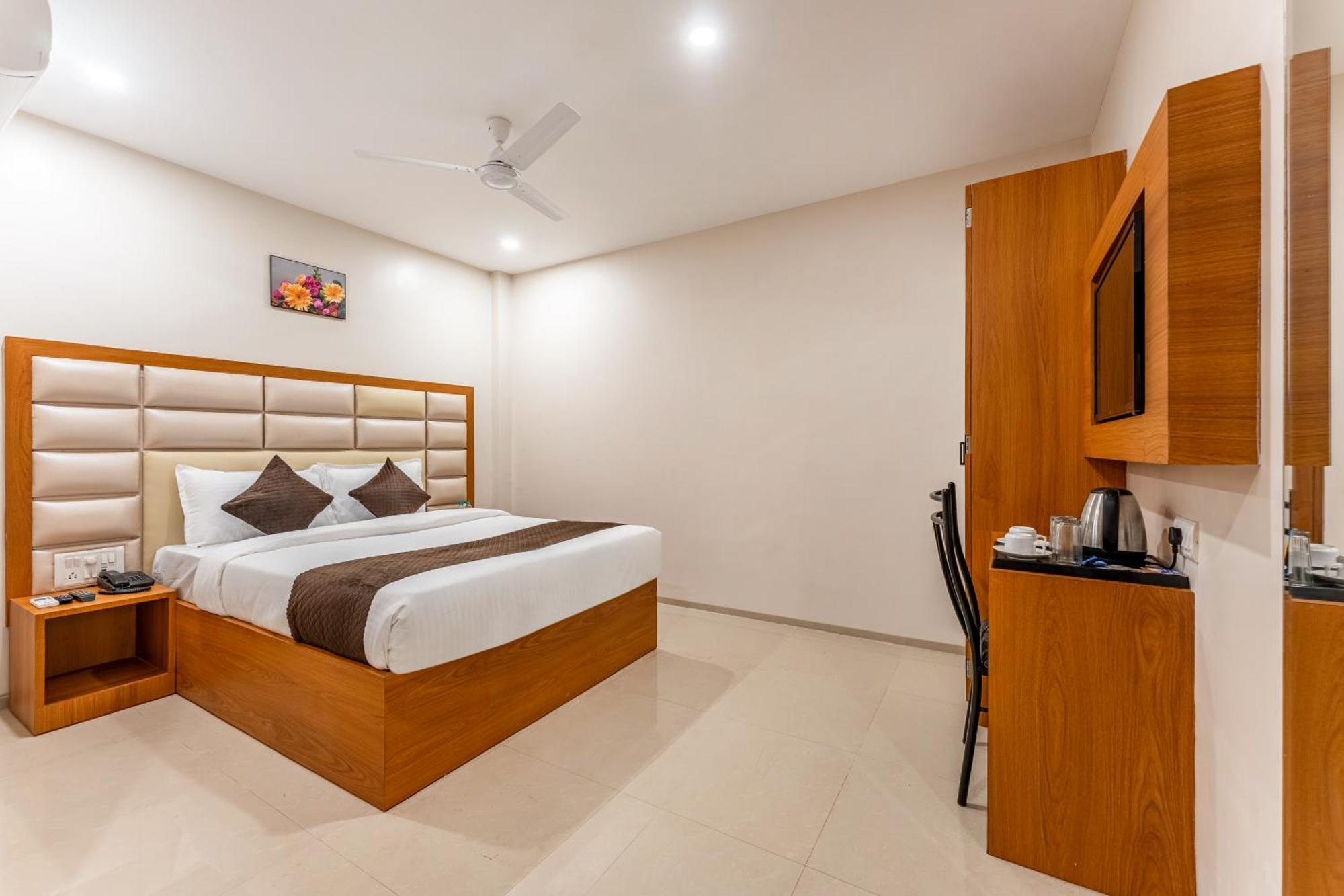Metropolis Business Hotel ปณชี ภายนอก รูปภาพ