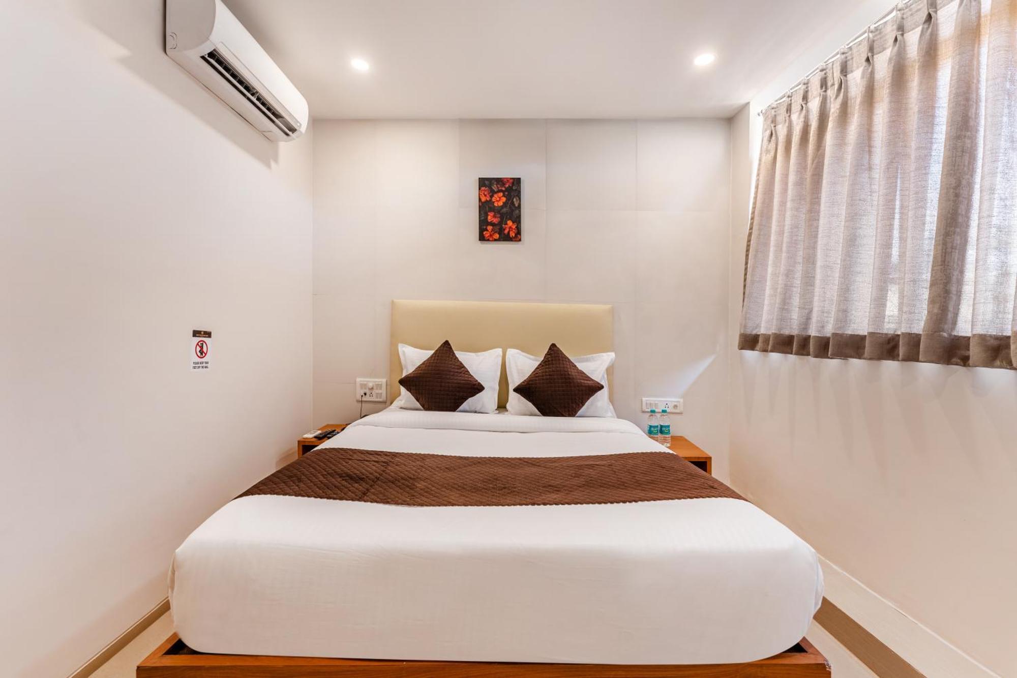 Metropolis Business Hotel ปณชี ภายนอก รูปภาพ