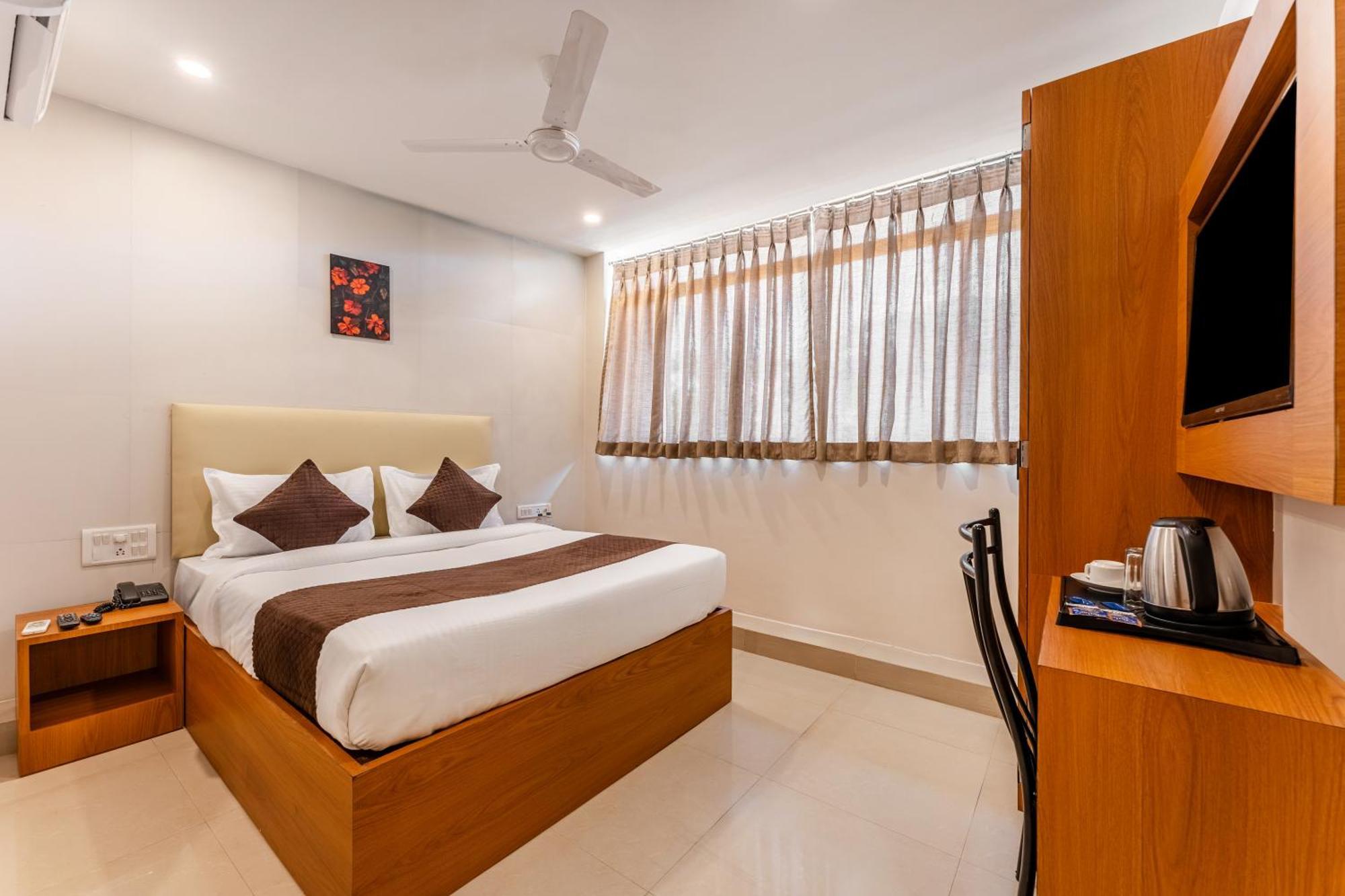 Metropolis Business Hotel ปณชี ภายนอก รูปภาพ