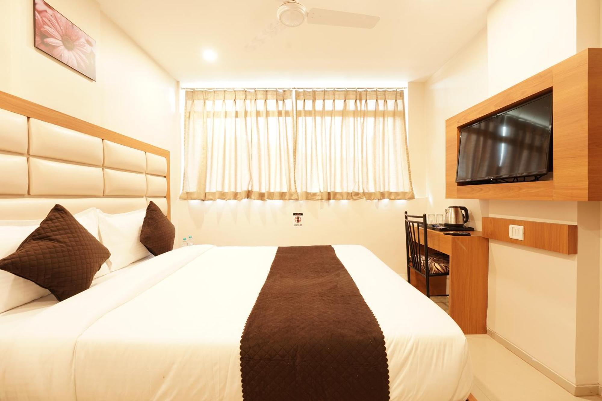 Metropolis Business Hotel ปณชี ภายนอก รูปภาพ