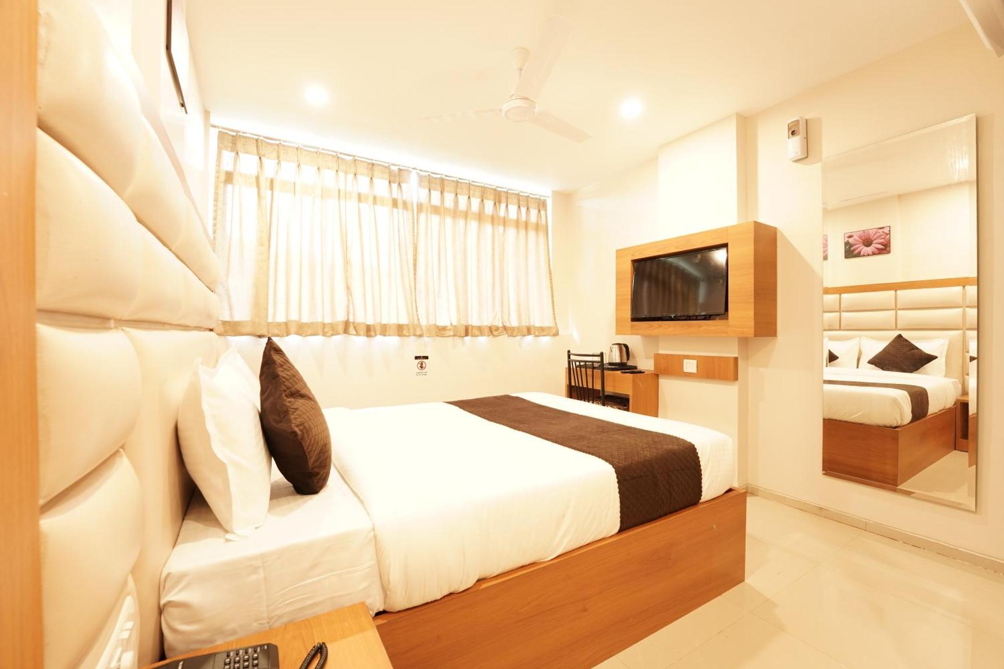 Metropolis Business Hotel ปณชี ภายนอก รูปภาพ