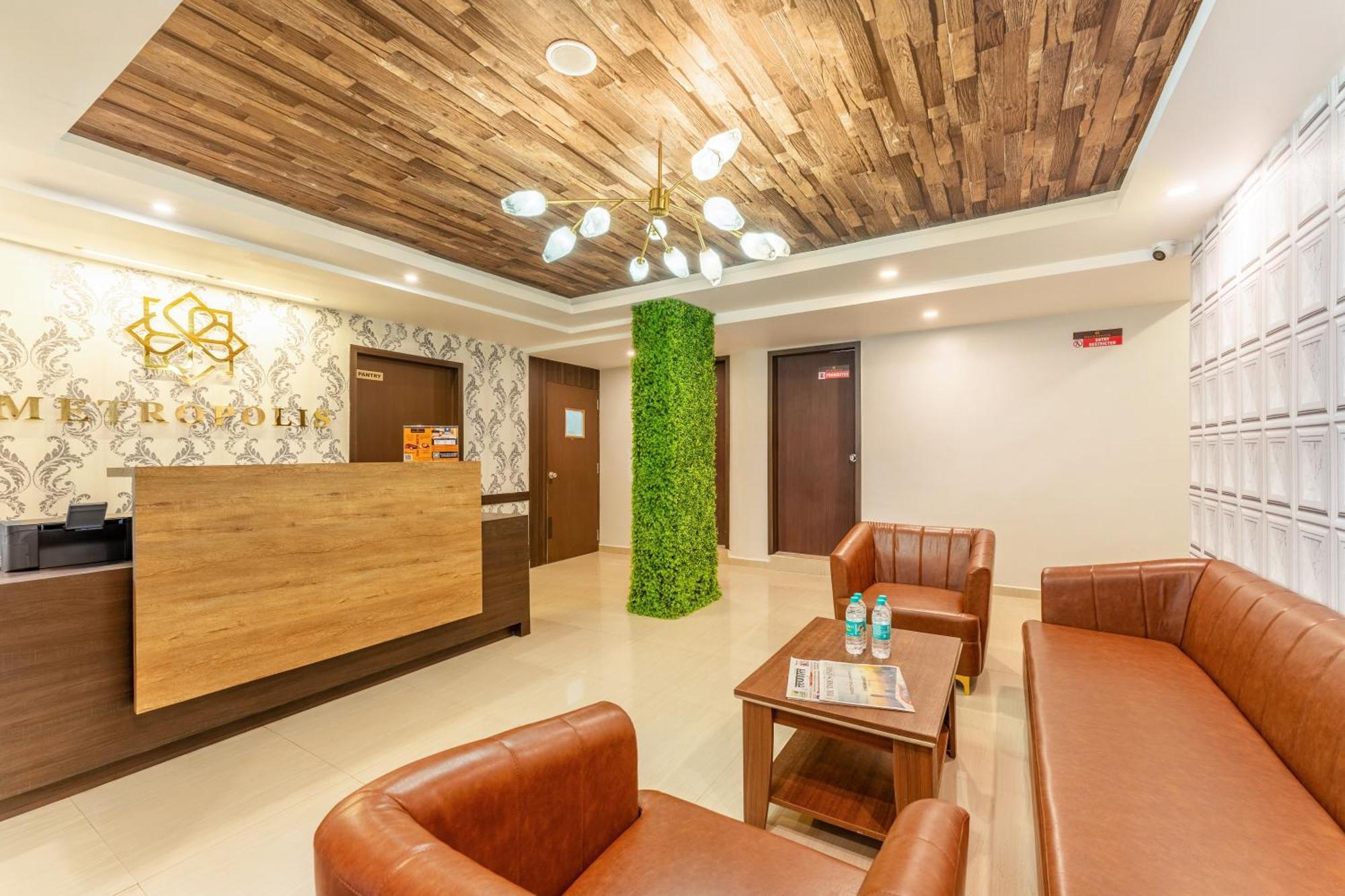 Metropolis Business Hotel ปณชี ภายนอก รูปภาพ