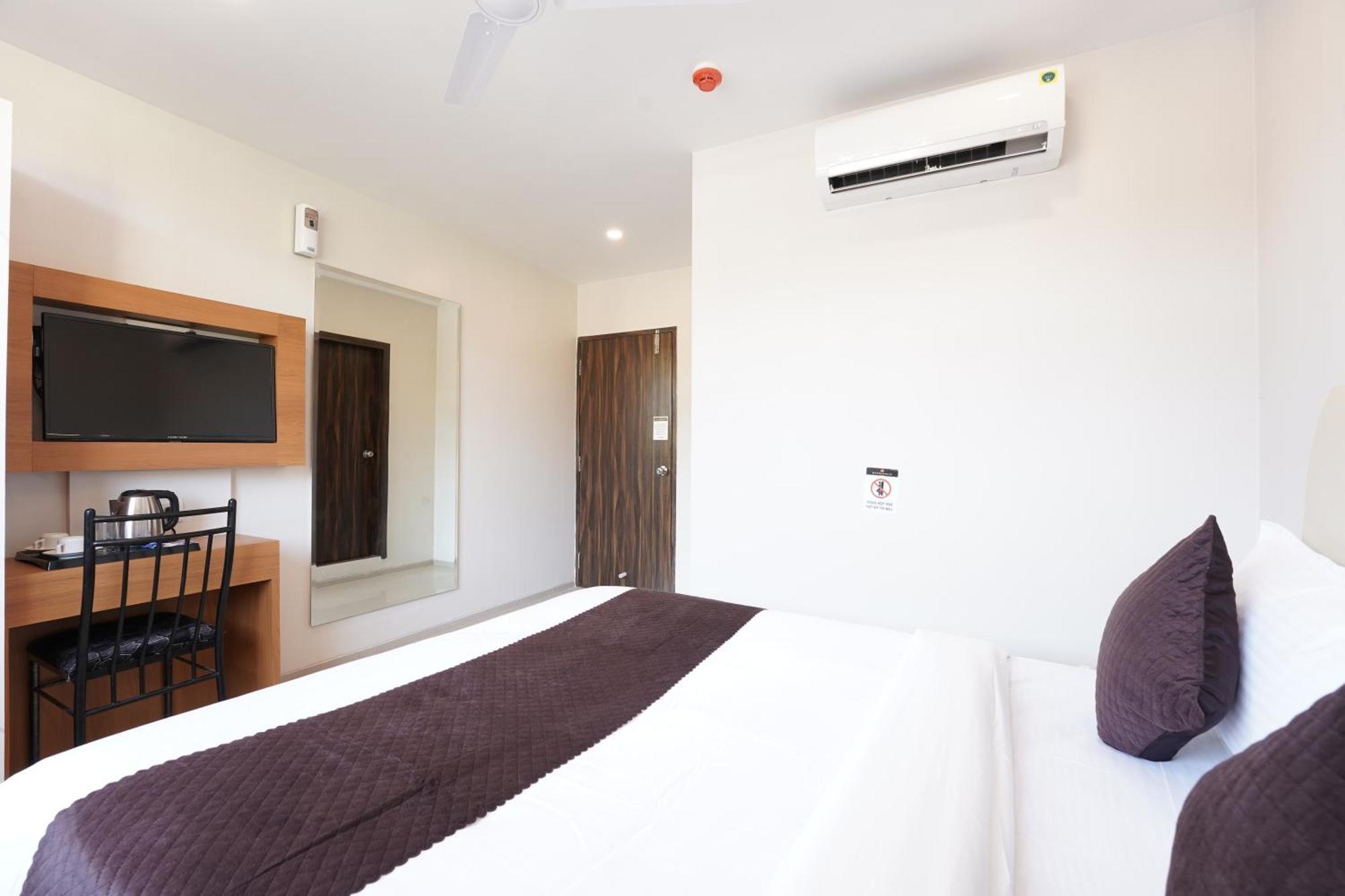 Metropolis Business Hotel ปณชี ภายนอก รูปภาพ