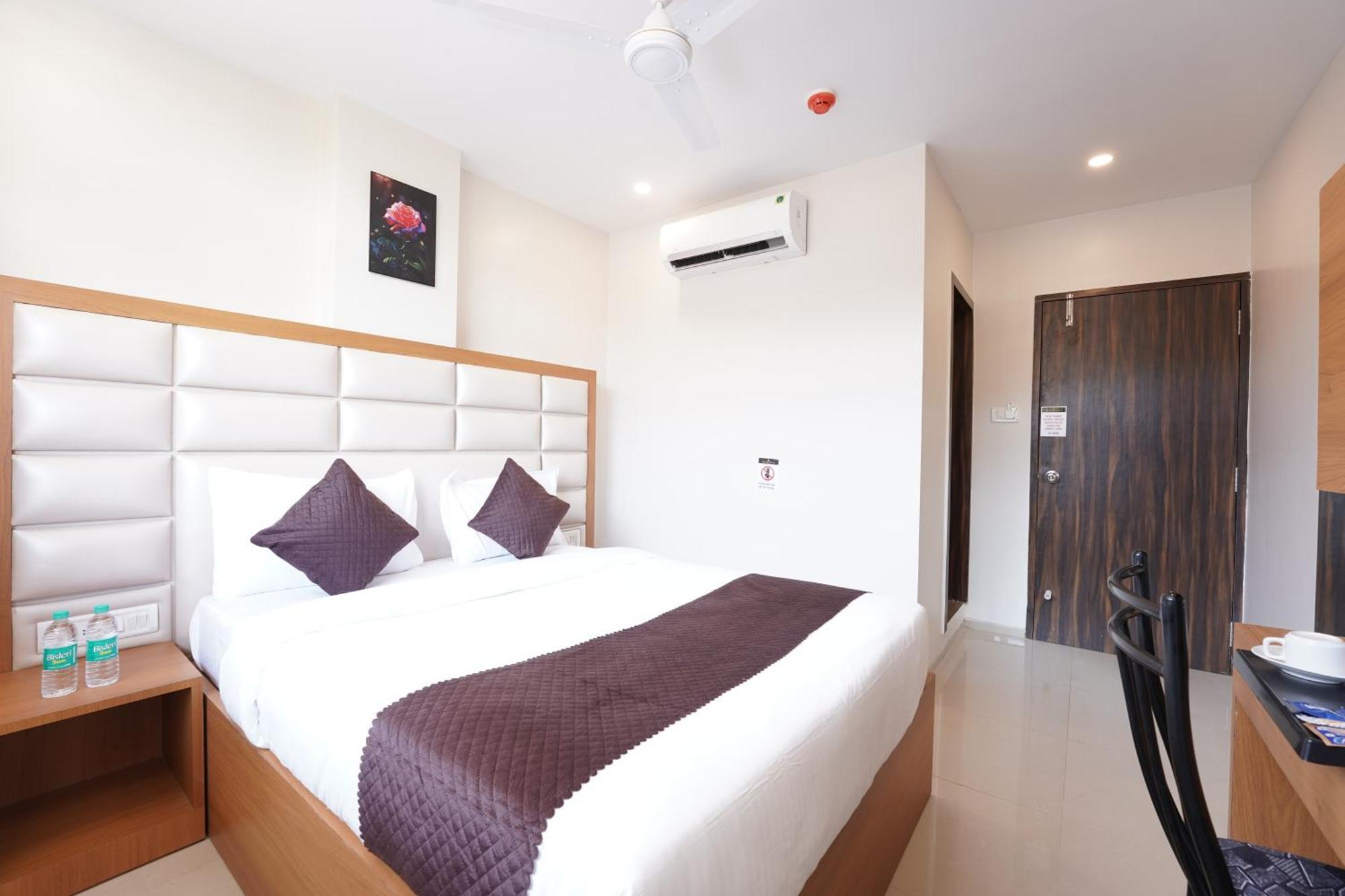 Metropolis Business Hotel ปณชี ภายนอก รูปภาพ