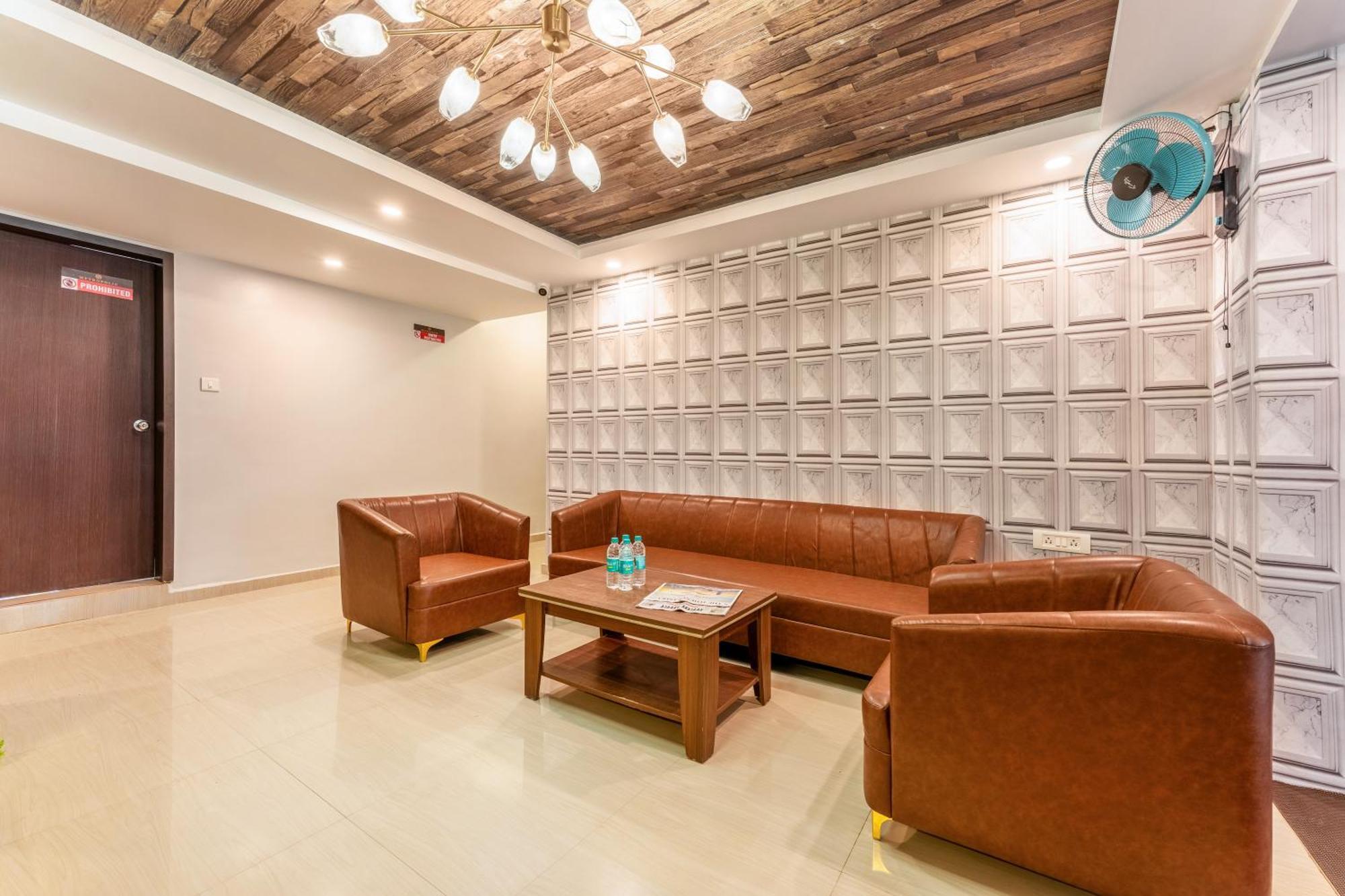 Metropolis Business Hotel ปณชี ภายนอก รูปภาพ
