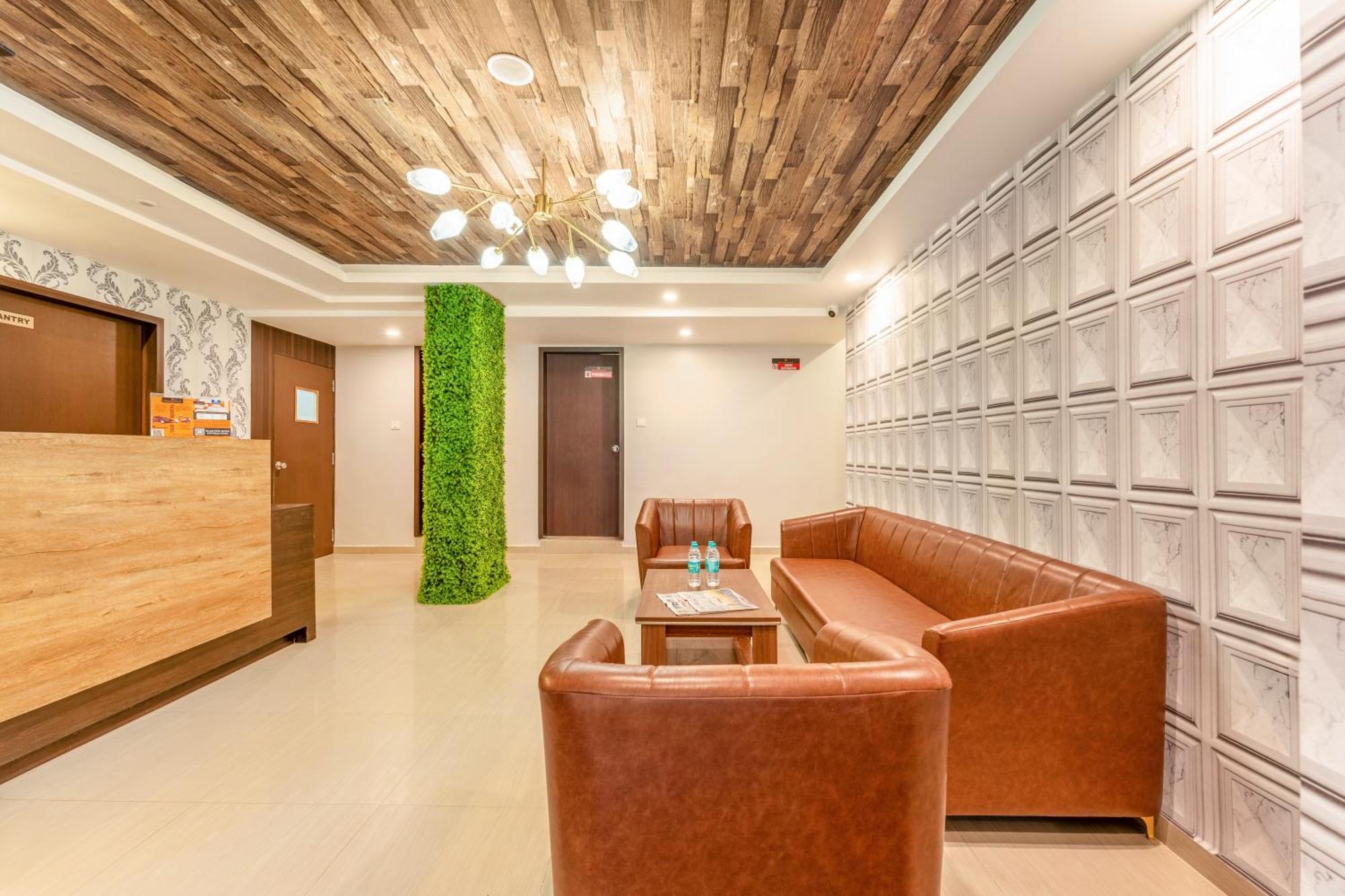 Metropolis Business Hotel ปณชี ภายนอก รูปภาพ