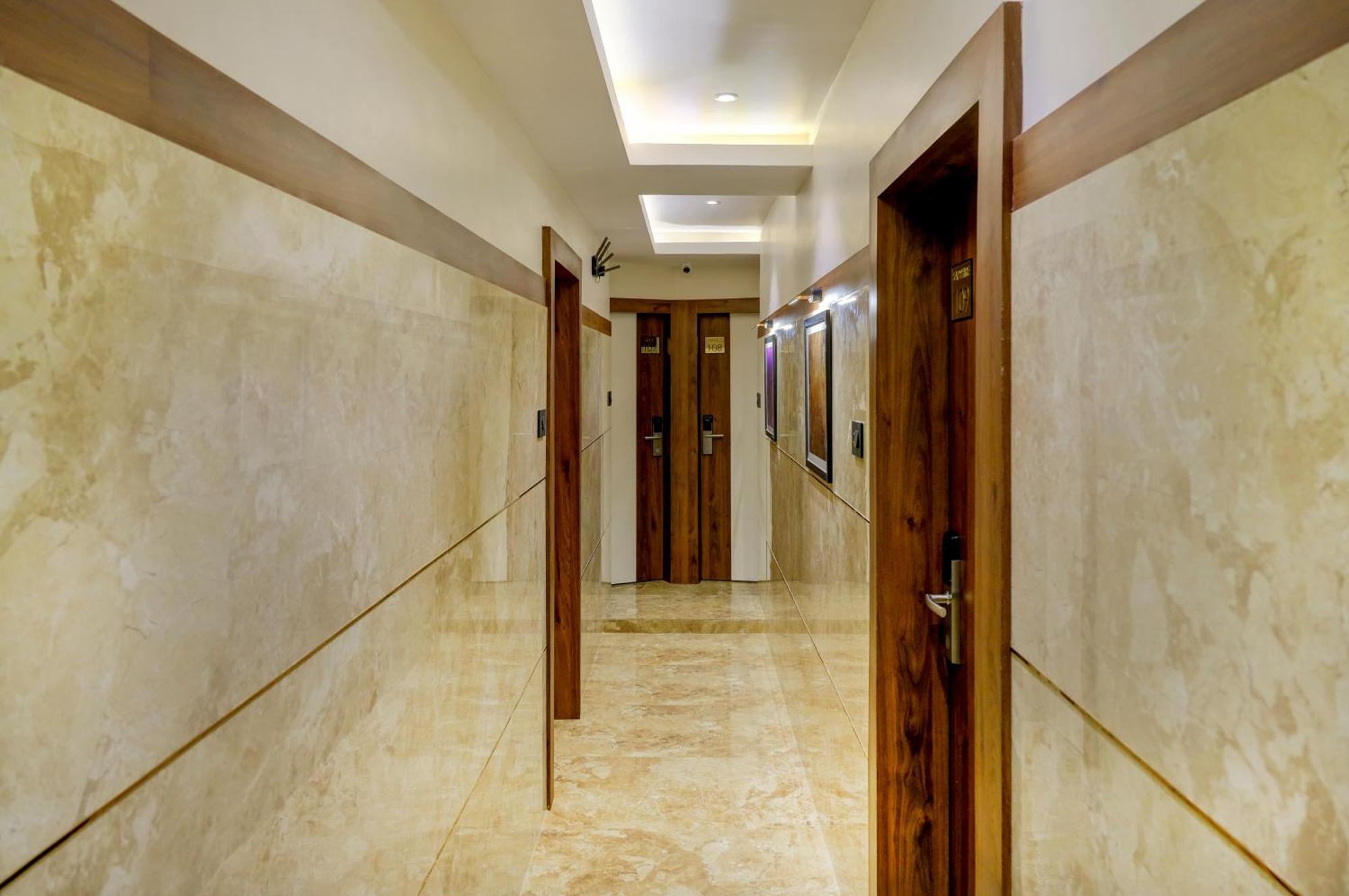 Metropolis Business Hotel ปณชี ภายนอก รูปภาพ