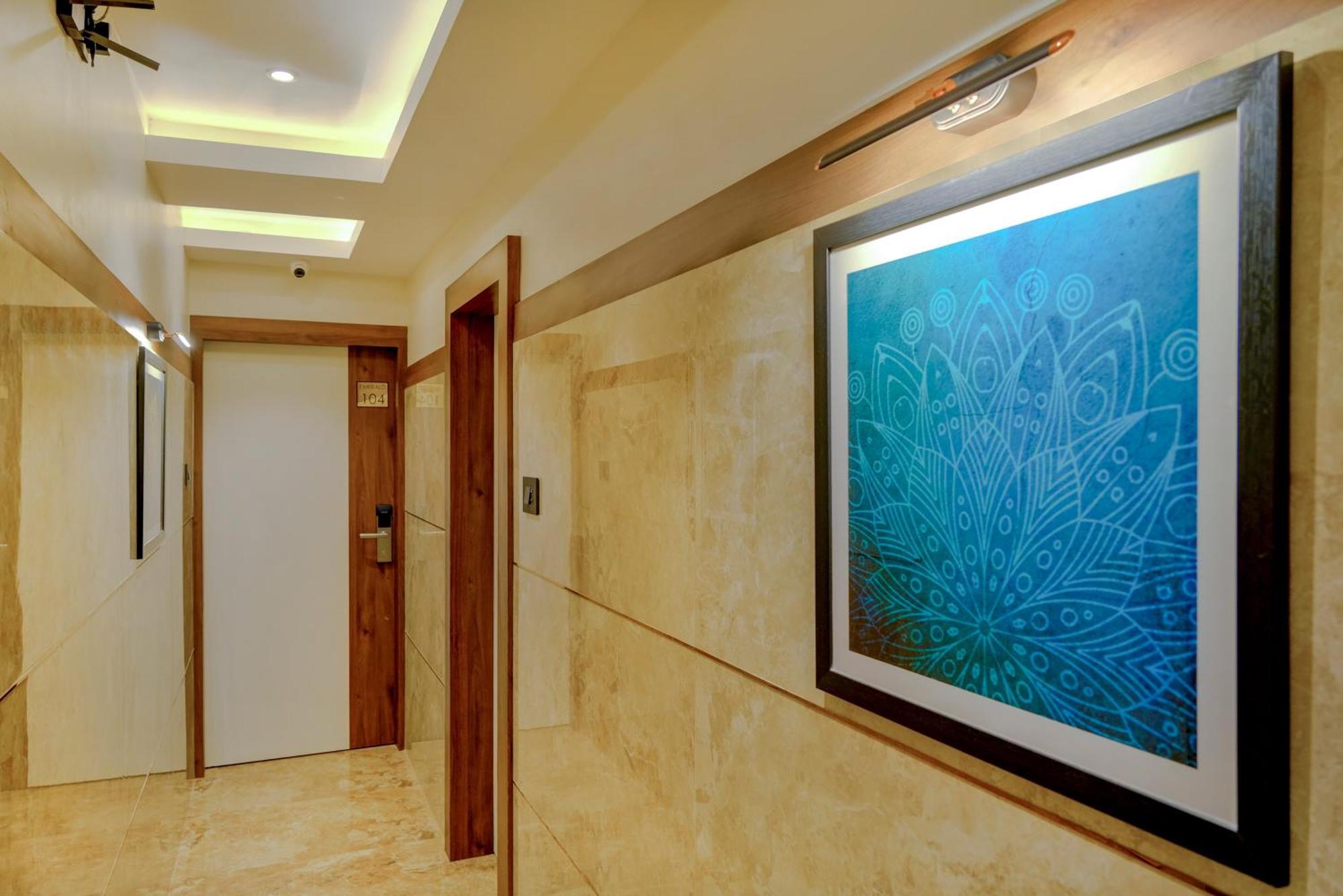 Metropolis Business Hotel ปณชี ภายนอก รูปภาพ