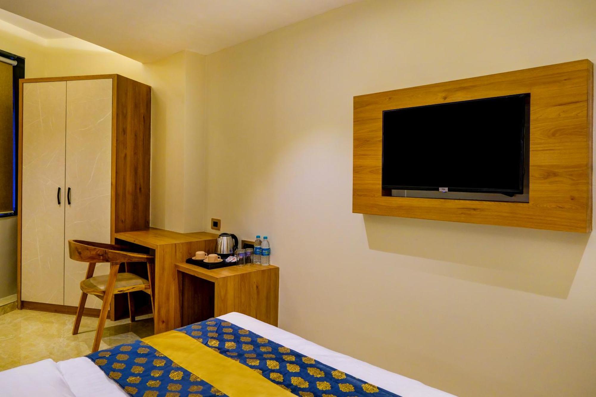 Metropolis Business Hotel ปณชี ภายนอก รูปภาพ