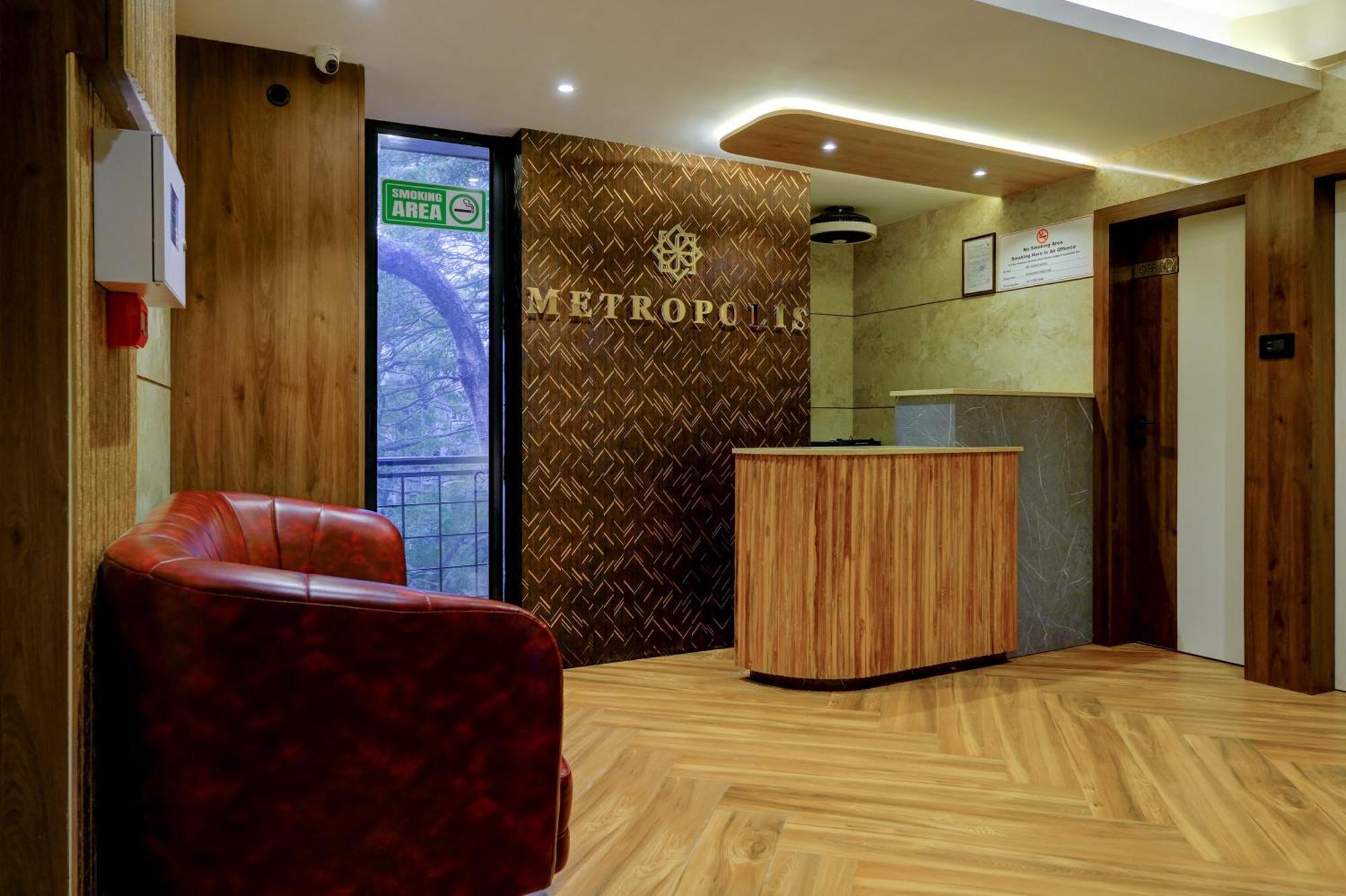 Metropolis Business Hotel ปณชี ภายนอก รูปภาพ