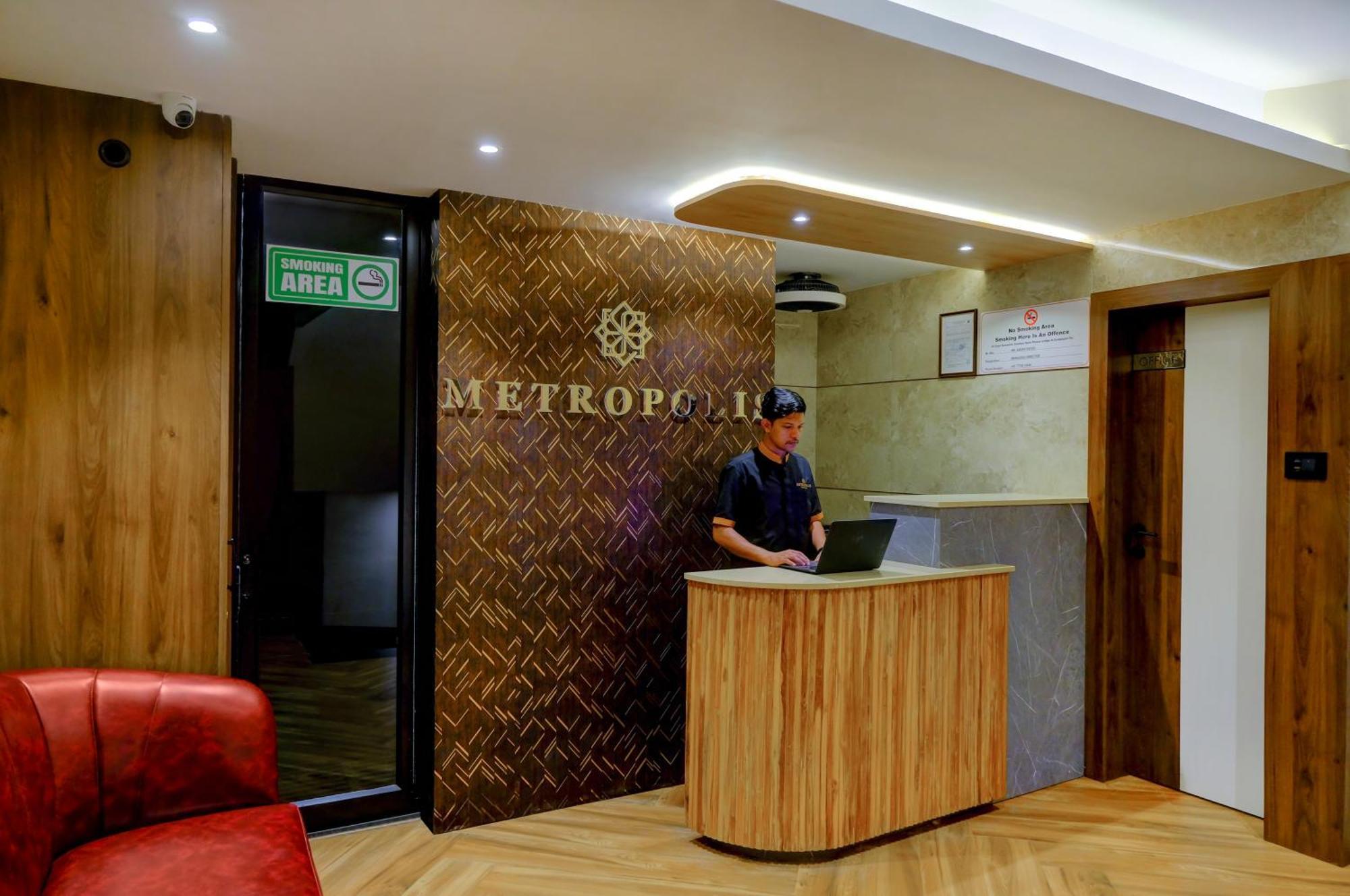 Metropolis Business Hotel ปณชี ภายนอก รูปภาพ