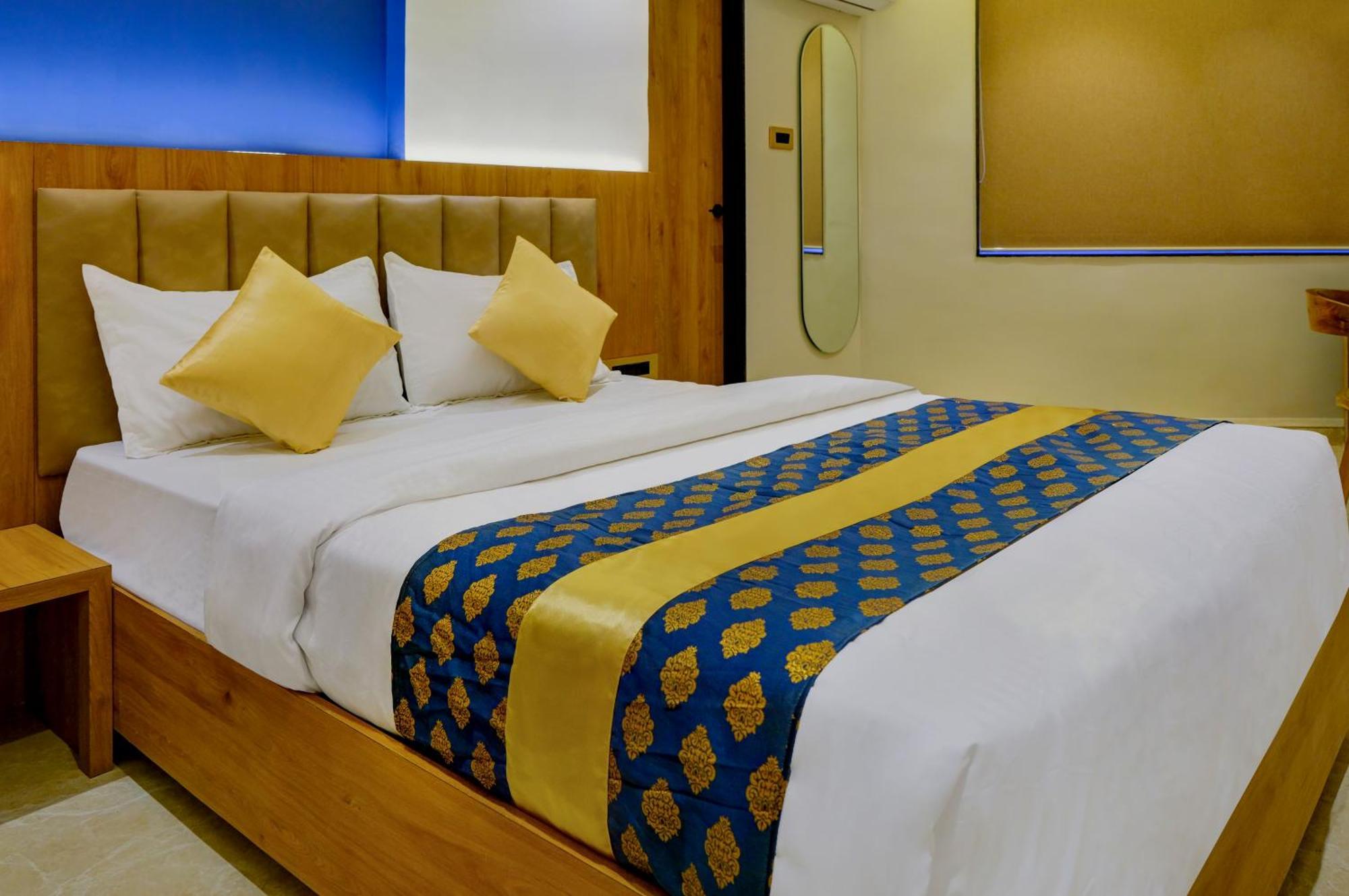 Metropolis Business Hotel ปณชี ภายนอก รูปภาพ