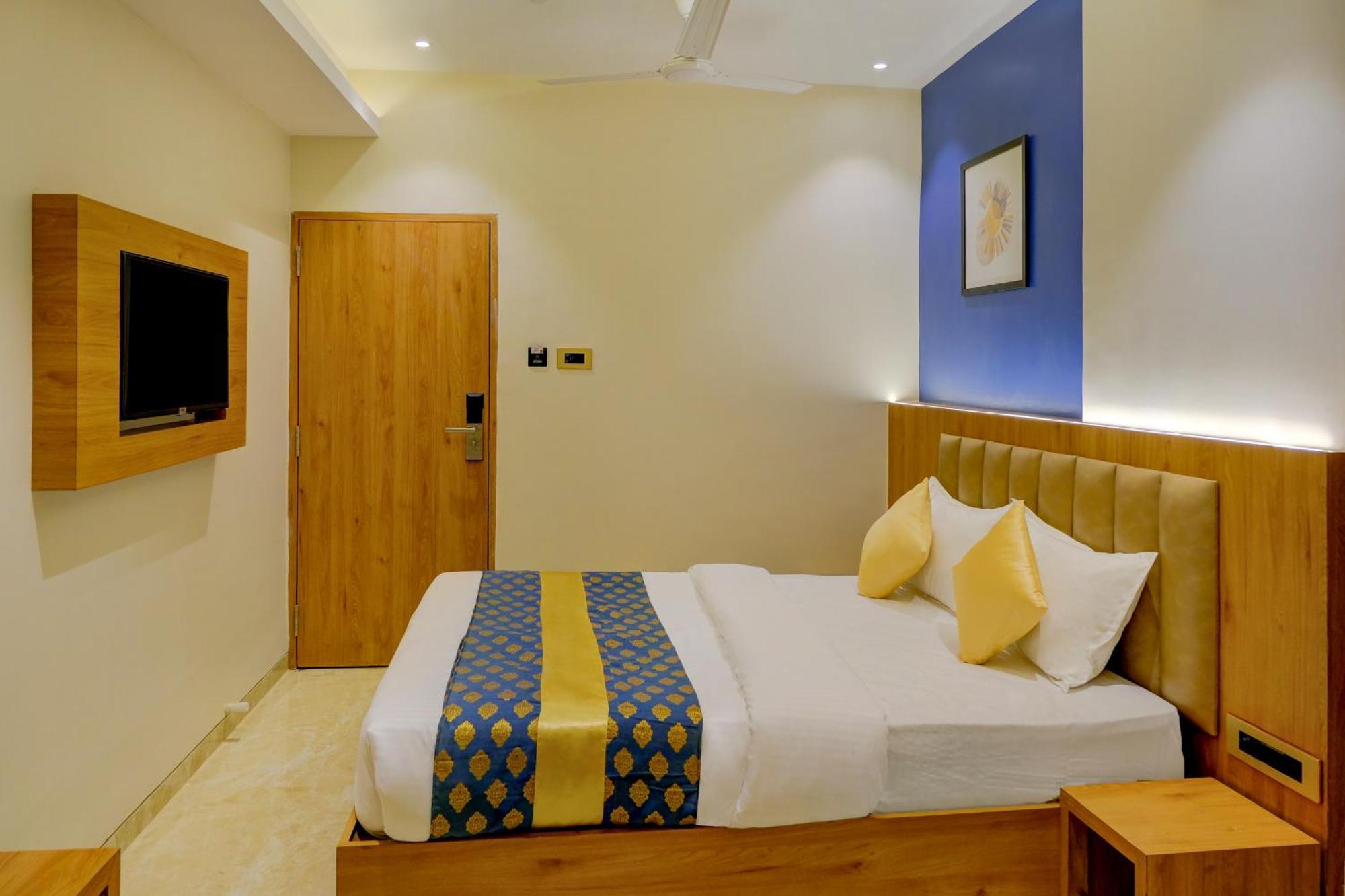 Metropolis Business Hotel ปณชี ภายนอก รูปภาพ