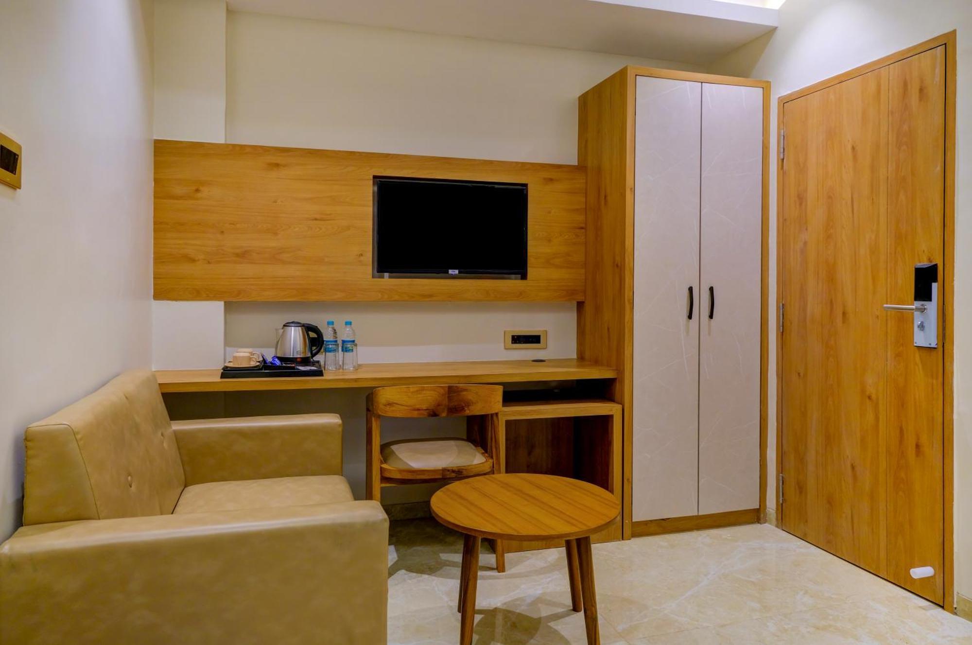 Metropolis Business Hotel ปณชี ภายนอก รูปภาพ