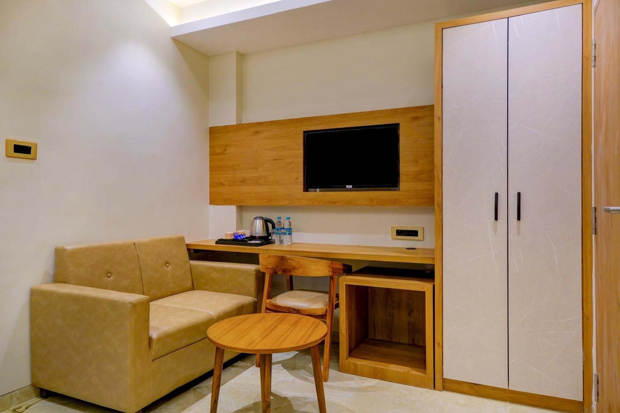 Metropolis Business Hotel ปณชี ภายนอก รูปภาพ