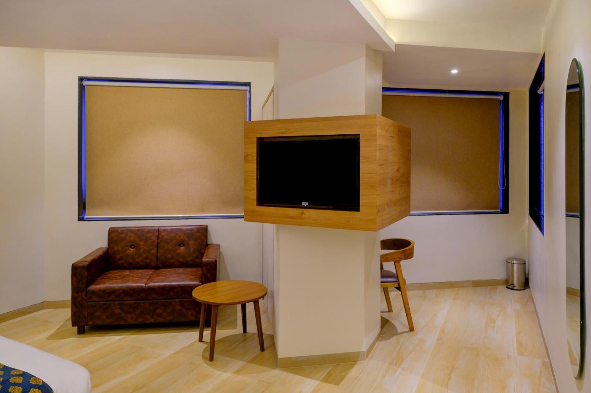 Metropolis Business Hotel ปณชี ภายนอก รูปภาพ