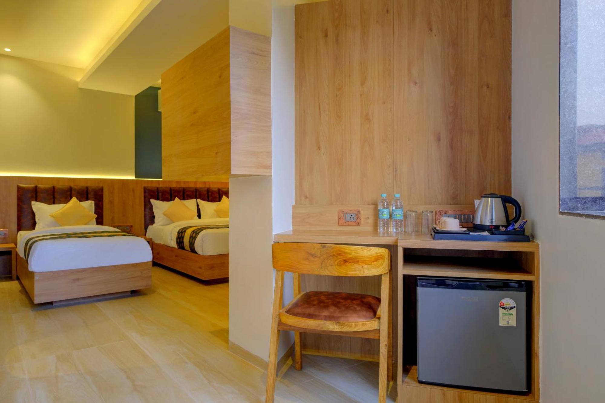 Metropolis Business Hotel ปณชี ภายนอก รูปภาพ